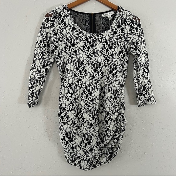 🦋 Jessica Simpson Maternity Cream Black Lace Floral Tunic Top Blouse Small - Picture 1 of 6